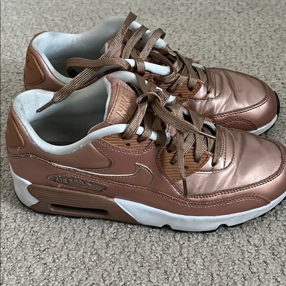 Nike air Max excellent condition. Rose gold . Size 6Y